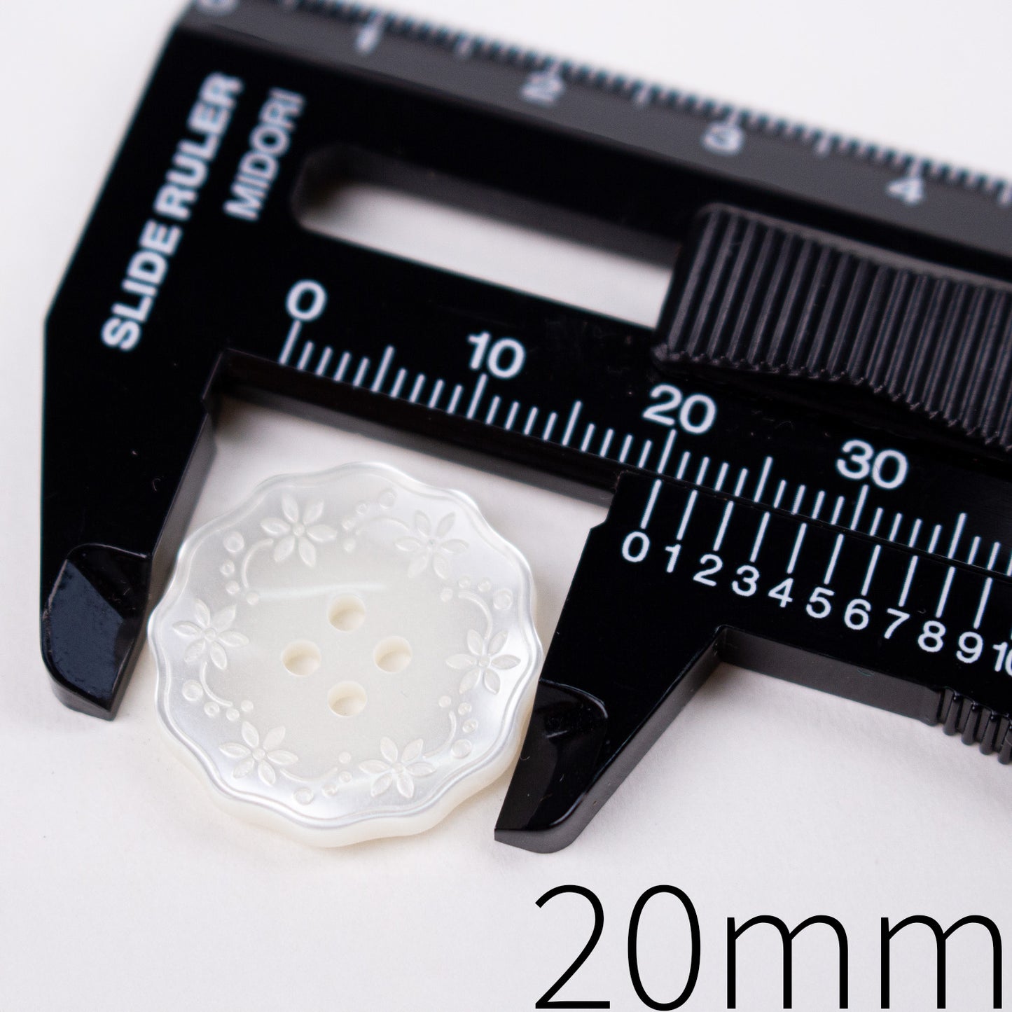 11.5 13 15 18 20mm Embossed Floral Buttons