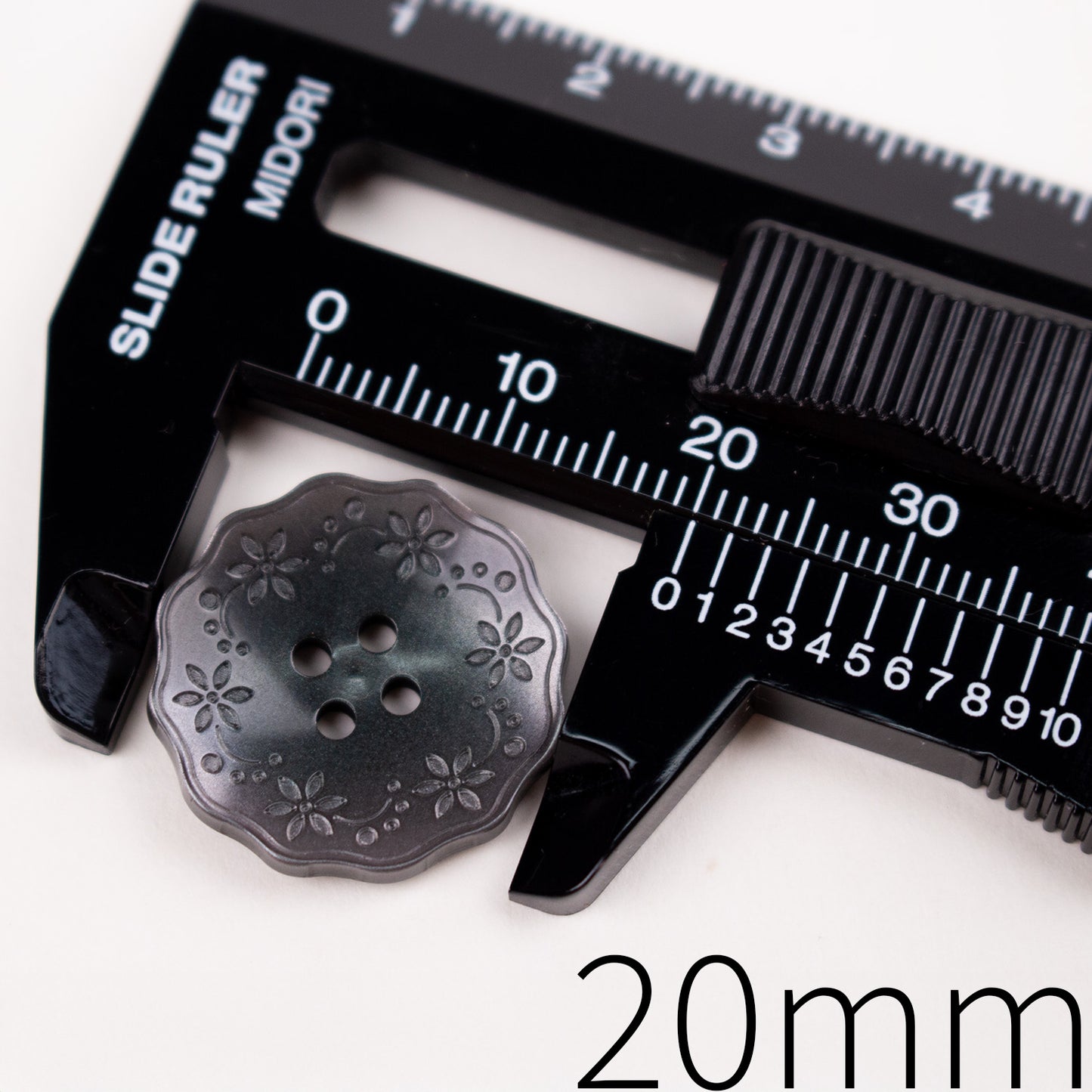 11.5 13 15 18 20mm Embossed Floral Buttons