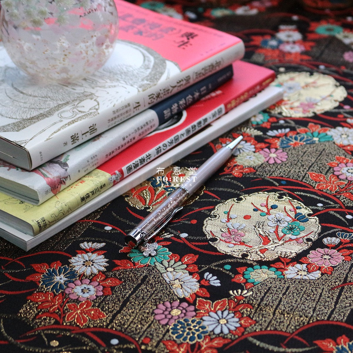 Gold Brocade - Autumn 秋雪輪 fabric BLACK - forestfabric 布恩堂