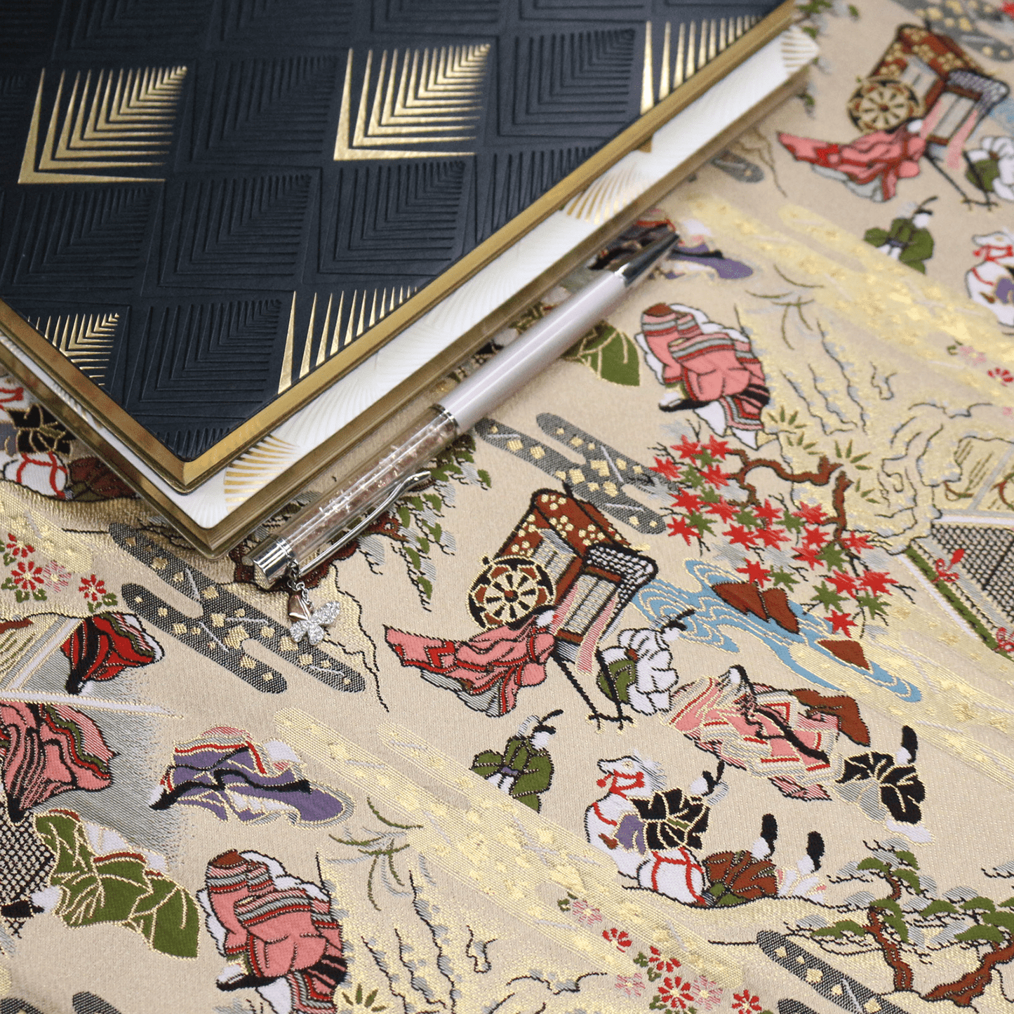 Gold Brocade - 源氏物語 fabric 6 - FO:REST Fabric 布恩堂Liberty fabrictana lawnjapanese fabricykk zipper