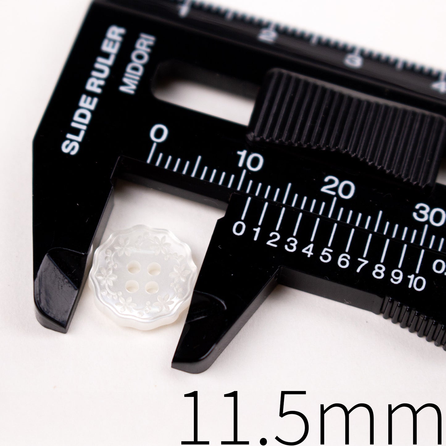 11.5 13 15 18 20mm Embossed Floral Buttons