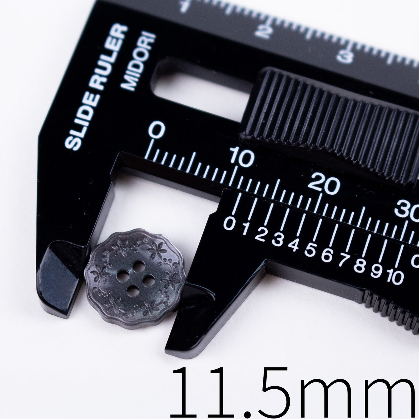11.5 13 15 18 20mm Embossed Floral Buttons