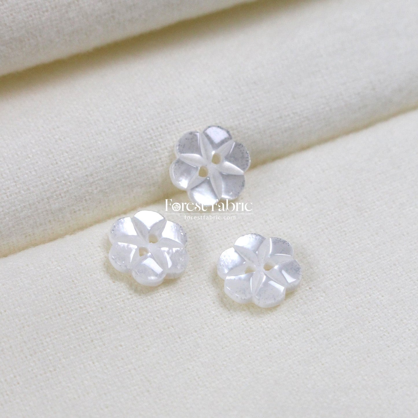 11.5mm Iridescent Blooms Buttons - FO:REST Fabric 布恩堂Liberty fabrictana lawnjapanese fabricykk zipper
