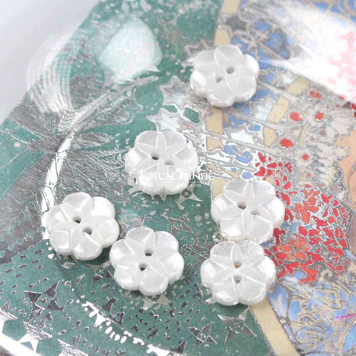 11.5mm Iridescent Blooms Buttons - FO:REST Fabric 布恩堂Liberty fabrictana lawnjapanese fabricykk zipper