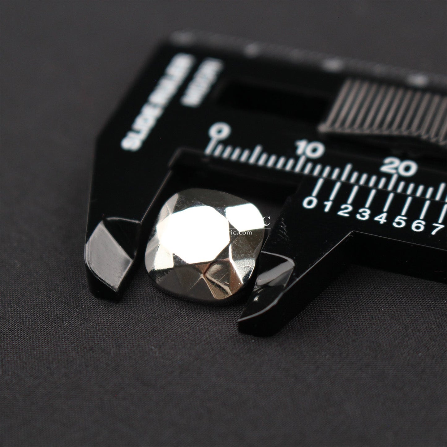 13mm Angular Buttons - FO:REST Fabric 布恩堂Liberty fabrictana lawnjapanese fabricykk zipper