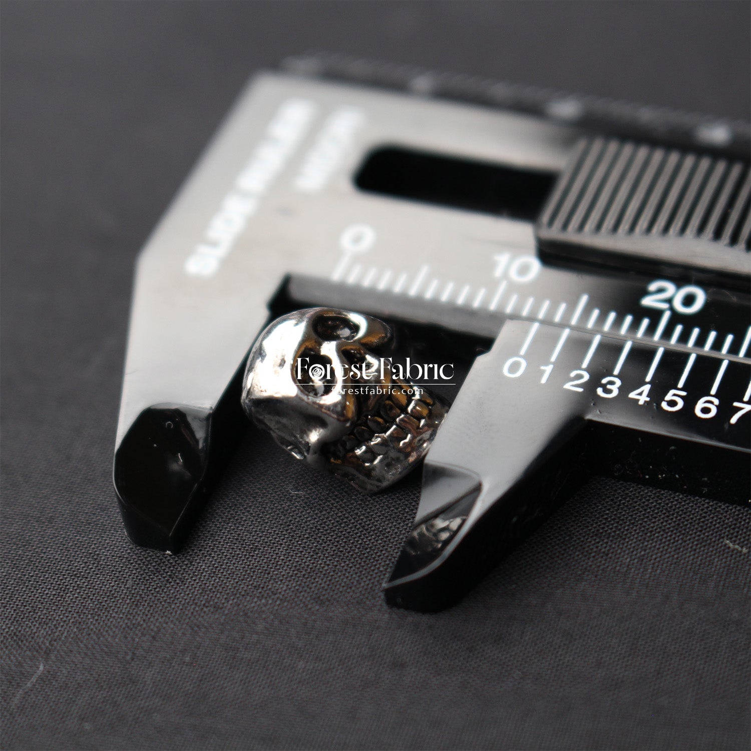 13mm Skull Buttons - FO:REST Fabric 布恩堂Liberty fabrictana lawnjapanese fabricykk zipper