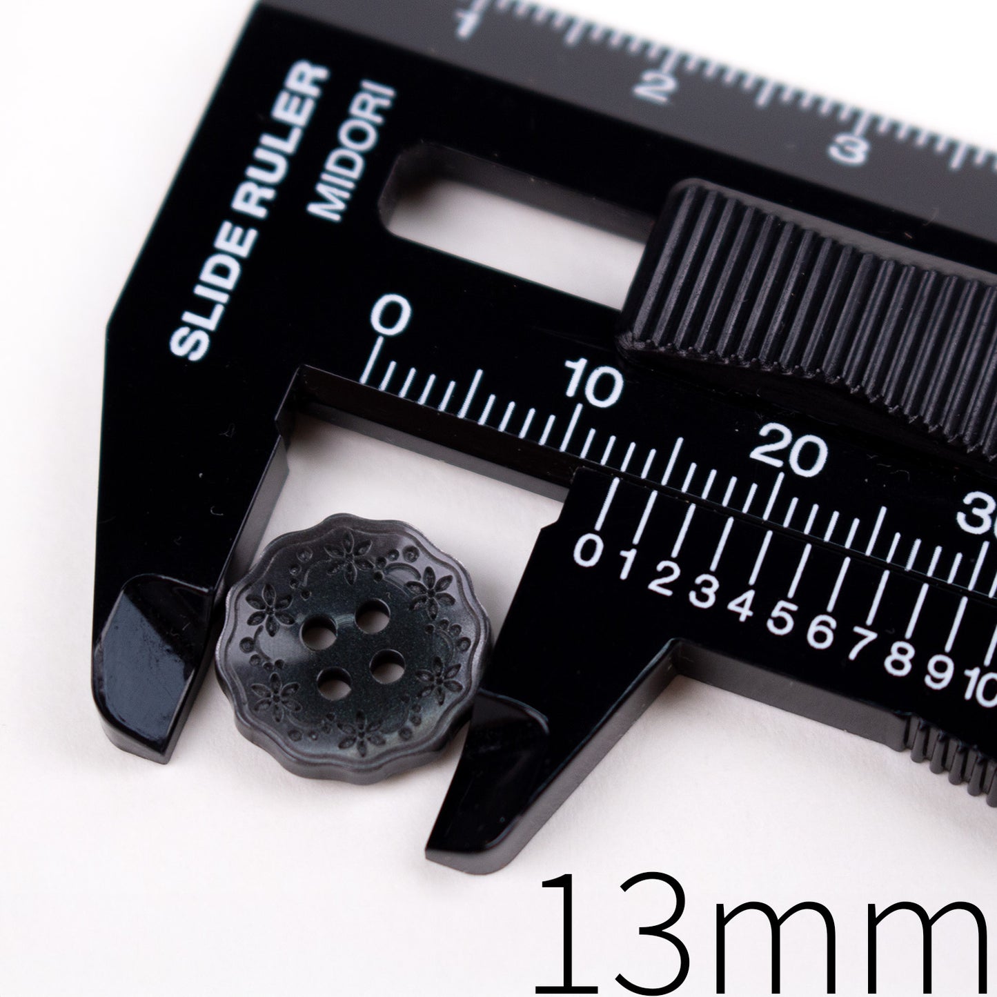11.5 13 15 18 20mm Embossed Floral Buttons