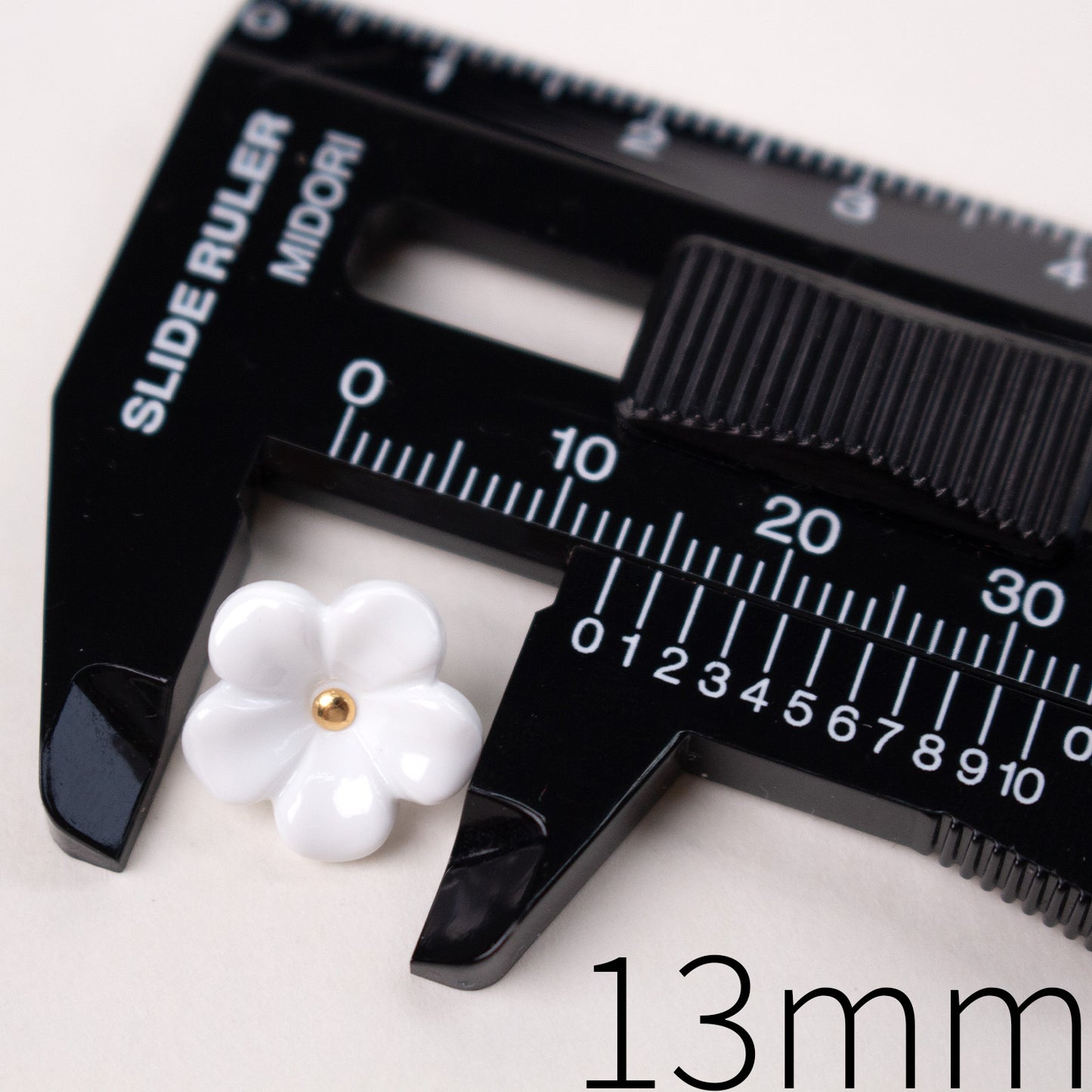 11.5 13mm Jasmine Buttons