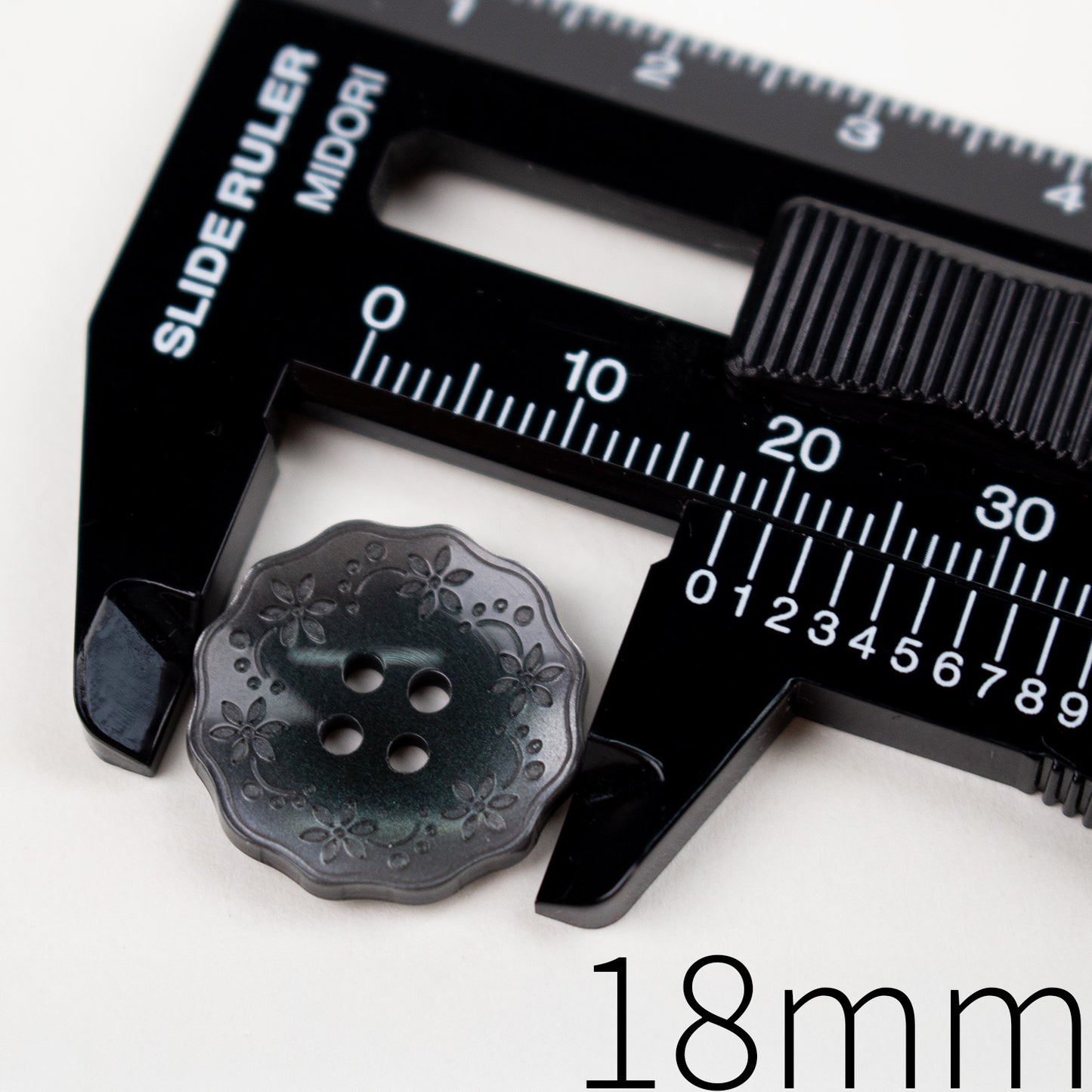 11.5 13 15 18 20mm Embossed Floral Buttons
