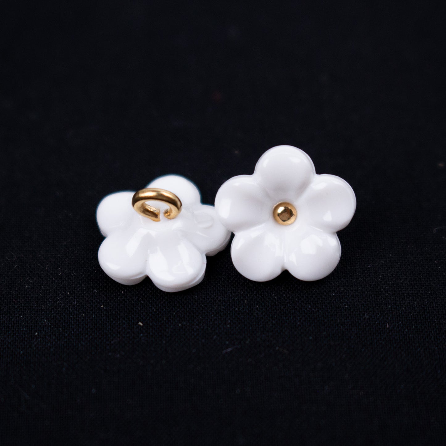 11.5 13mm Jasmine Buttons