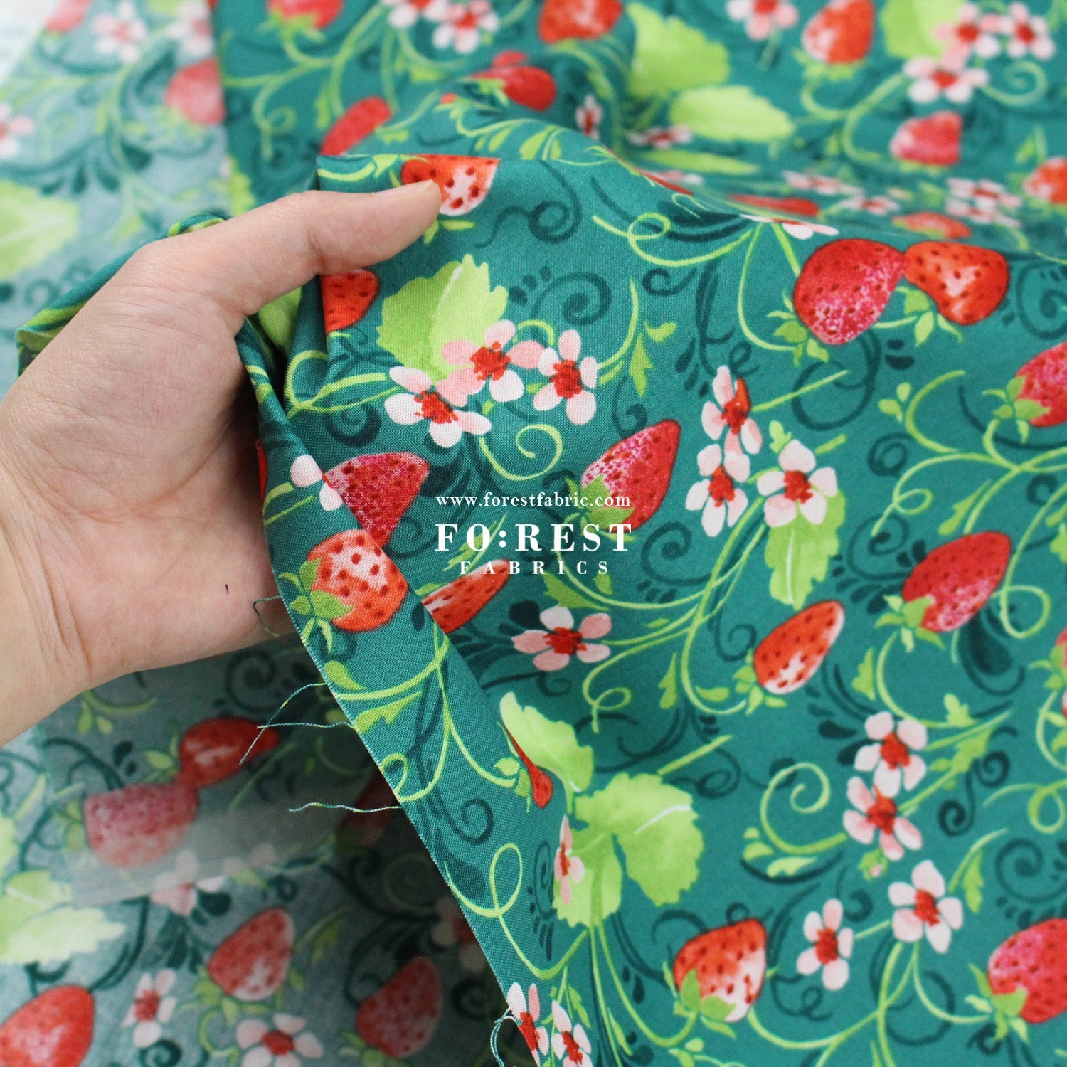 cotton - Strawberry Sweetie Green fabric - FO:REST Fabric 布恩堂Liberty fabrictana lawnjapanese fabricykk zipper