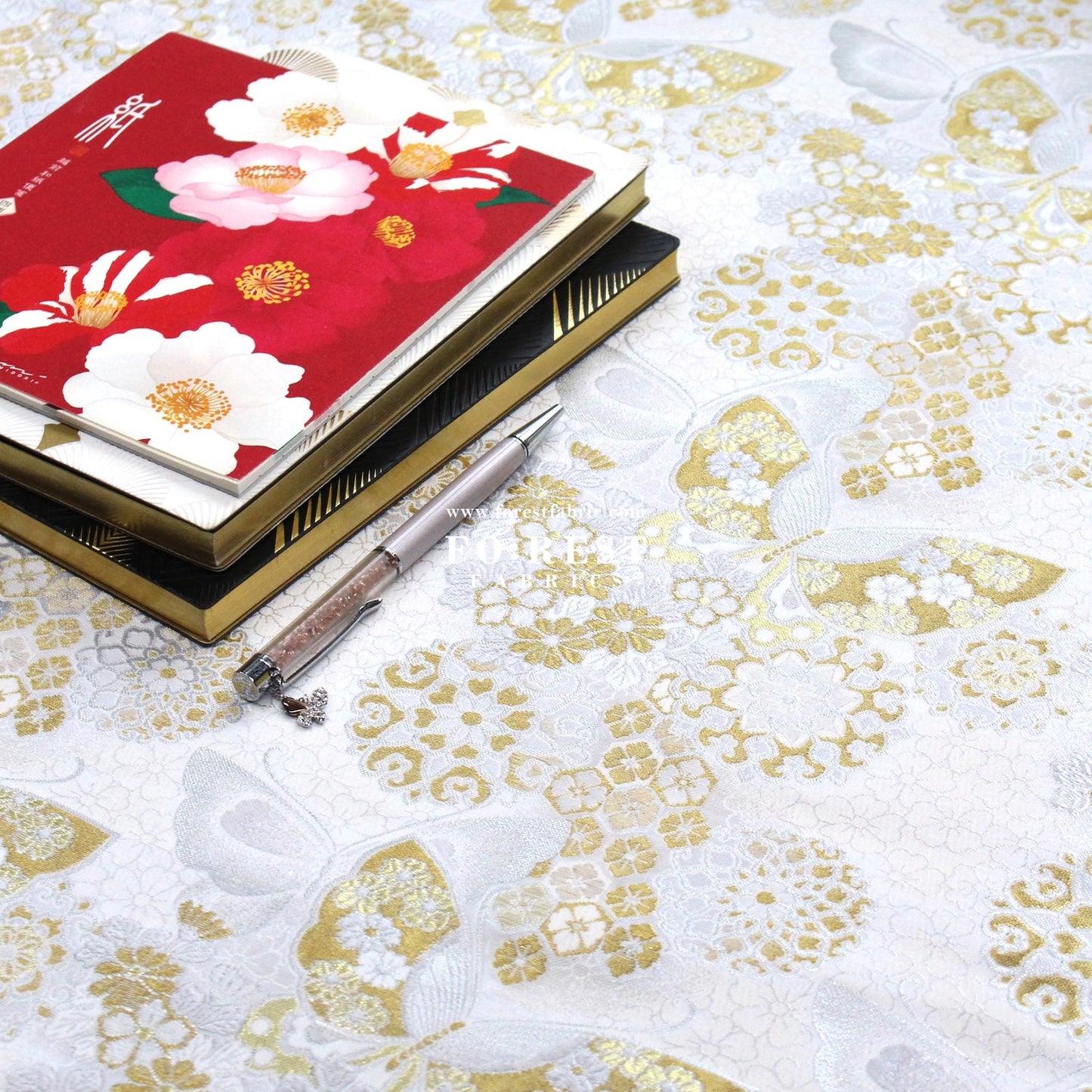 Gold Brocade - Butterfly fabric White - FO:REST Fabric 布恩堂Liberty fabrictana lawnjapanese fabricykk zipper