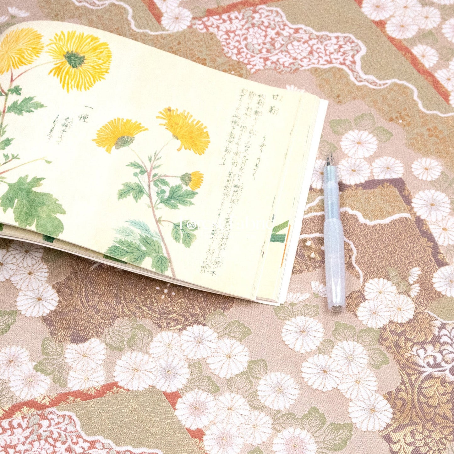 Gold Brocade - Chrysanthemum 九華菊 fabric Khaki - FO:REST Fabric 布恩堂Liberty fabrictana lawnjapanese fabricykk zipper