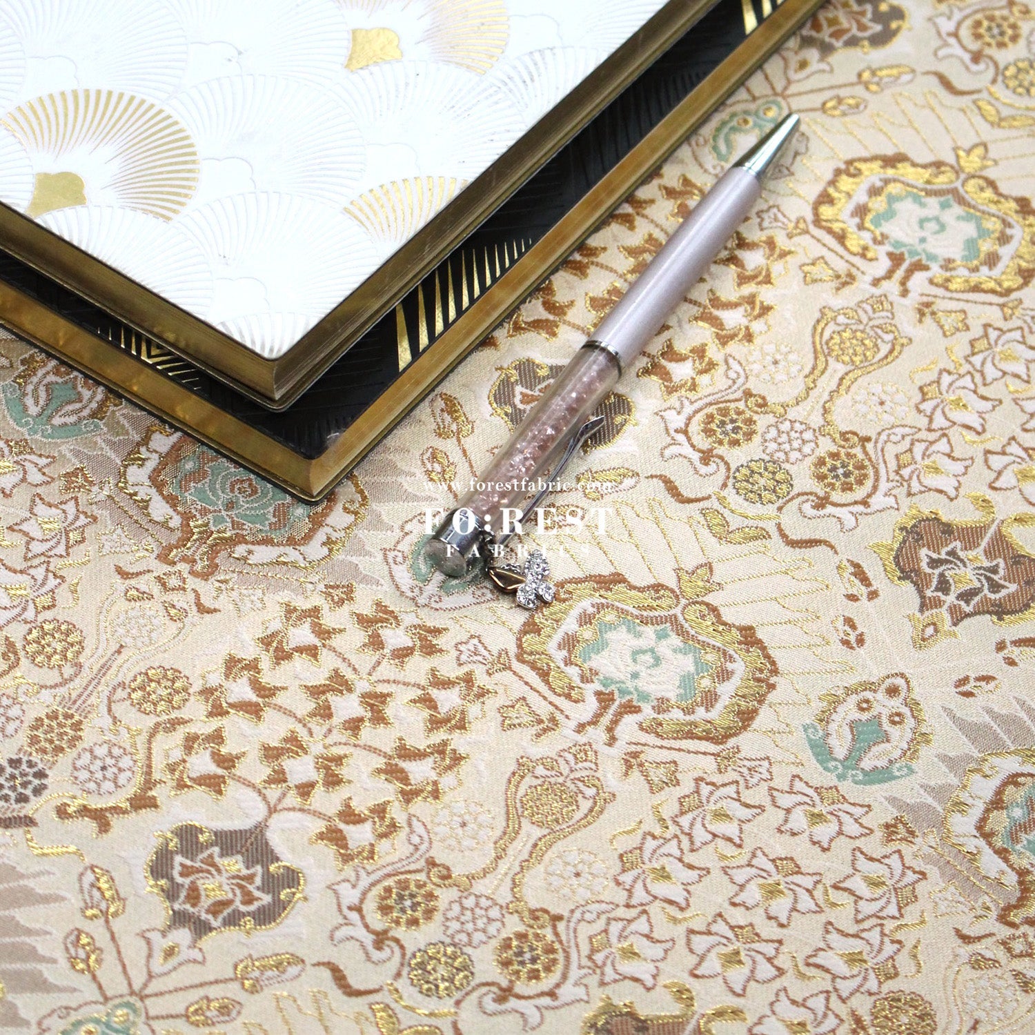 Gold Brocade - Queen fabric - FO:REST Fabric 布恩堂Liberty fabrictana lawnjapanese fabricykk zipper