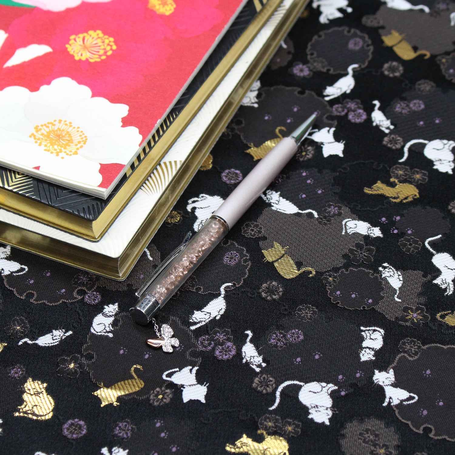 Gold Brocade - Snow Cats fabric Black - FO:REST Fabric 布恩堂Liberty fabrictana lawnjapanese fabricykk zipper
