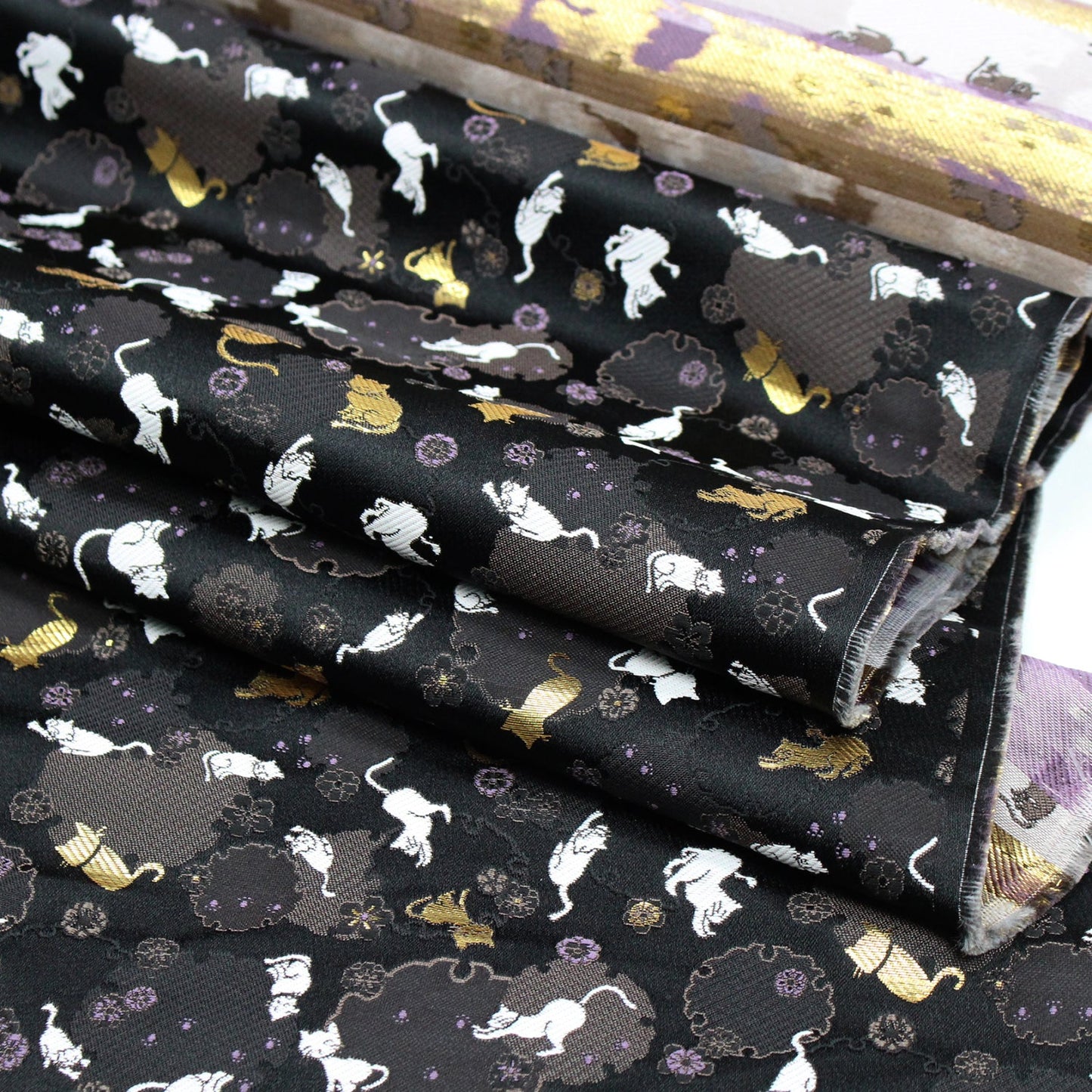 Gold Brocade - Snow Cats fabric Black - FO:REST Fabric 布恩堂Liberty fabrictana lawnjapanese fabricykk zipper