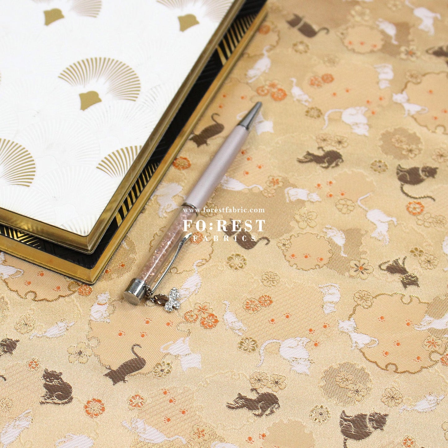 Gold Brocade - Snow Cats fabric Gold - FO:REST Fabric 布恩堂Liberty fabrictana lawnjapanese fabricykk zipper