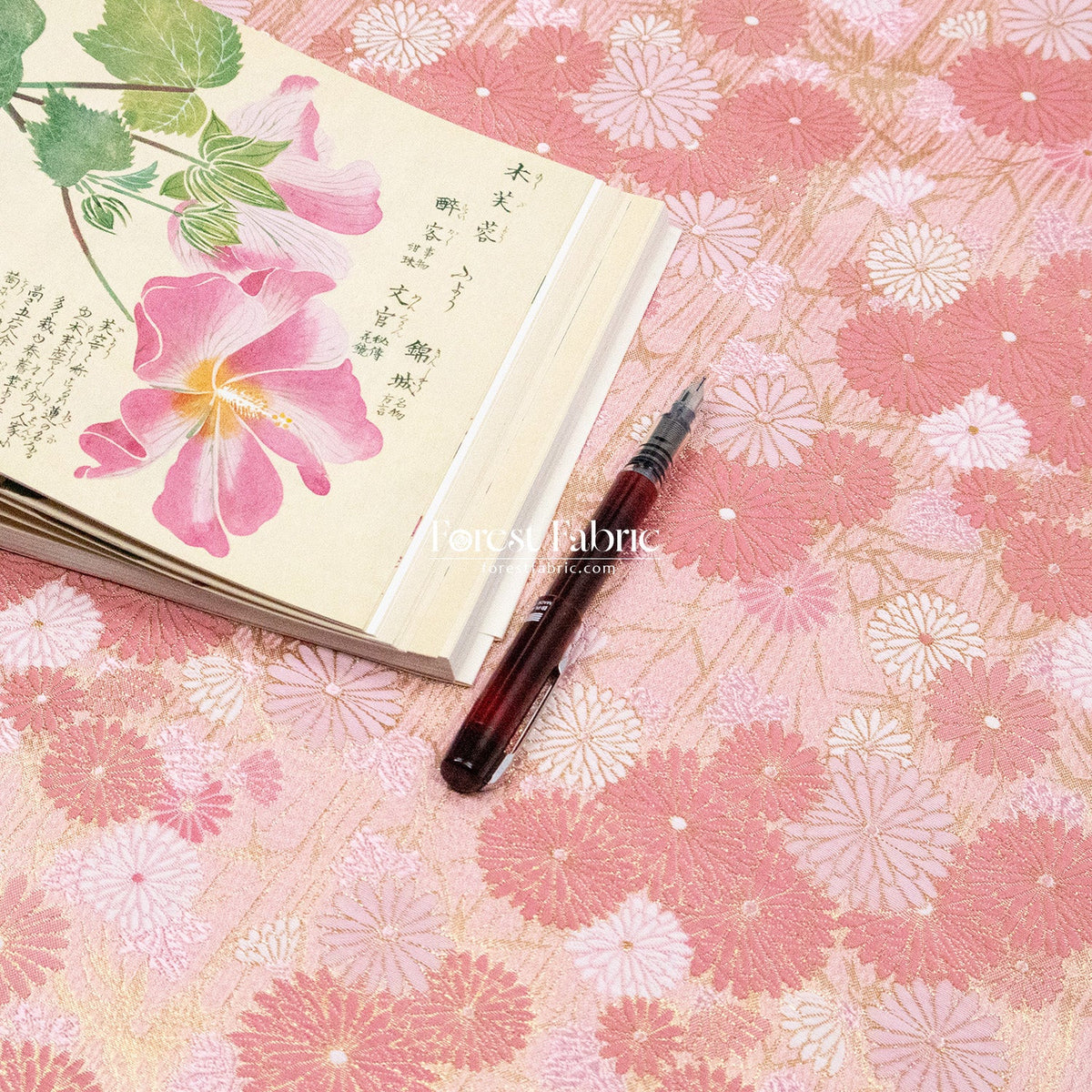 Gold Brocade - Spring Serenade KINRAN fabric Pink - FO:REST Fabric 布恩堂Liberty fabrictana lawnjapanese fabricykk zipper