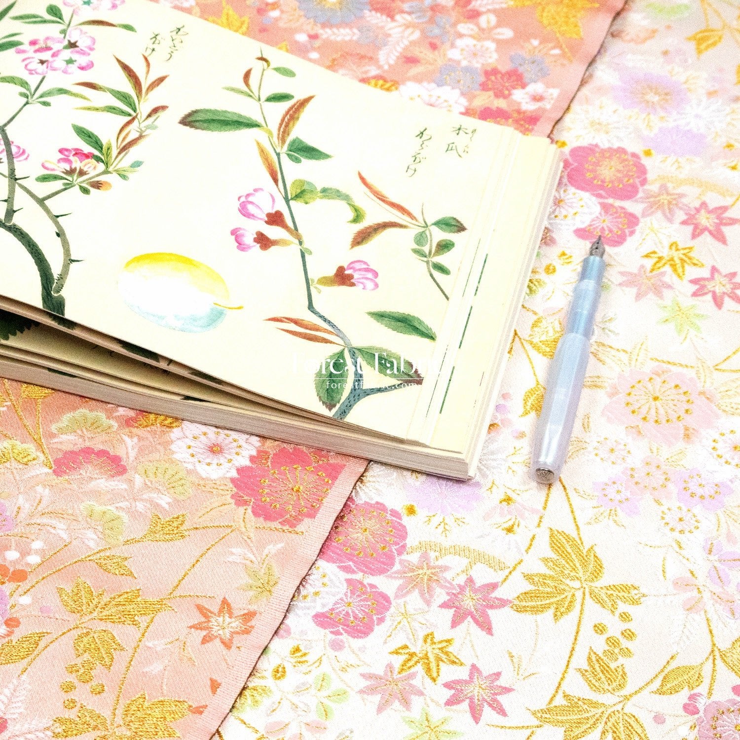 Gold Brocade - Wild Flower fabric white pink - FO:REST Fabric 布恩堂Liberty fabrictana lawnjapanese fabricykk zipper