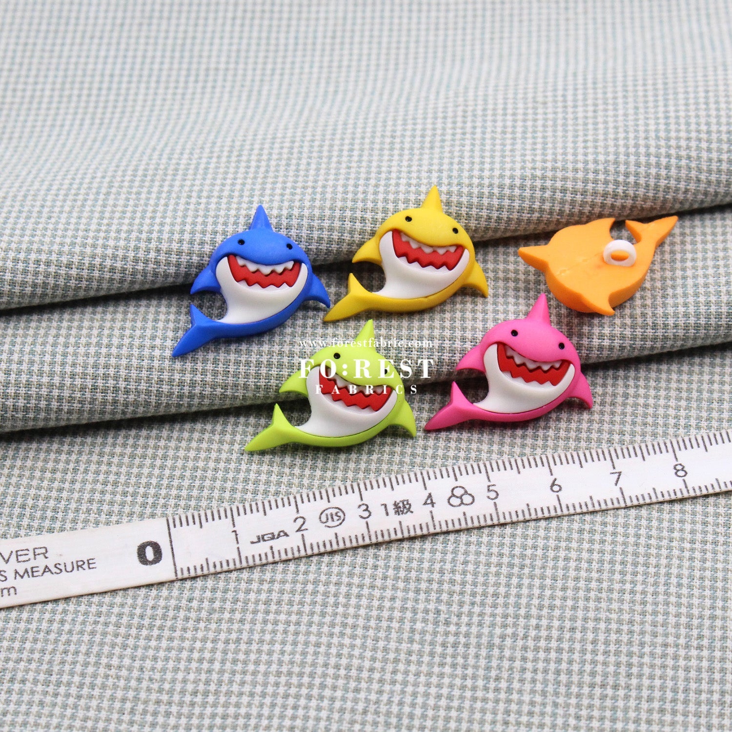 Jawsome baby shark Buttons - FO:REST Fabric 布恩堂Liberty fabrictana lawnjapanese fabricykk zipper