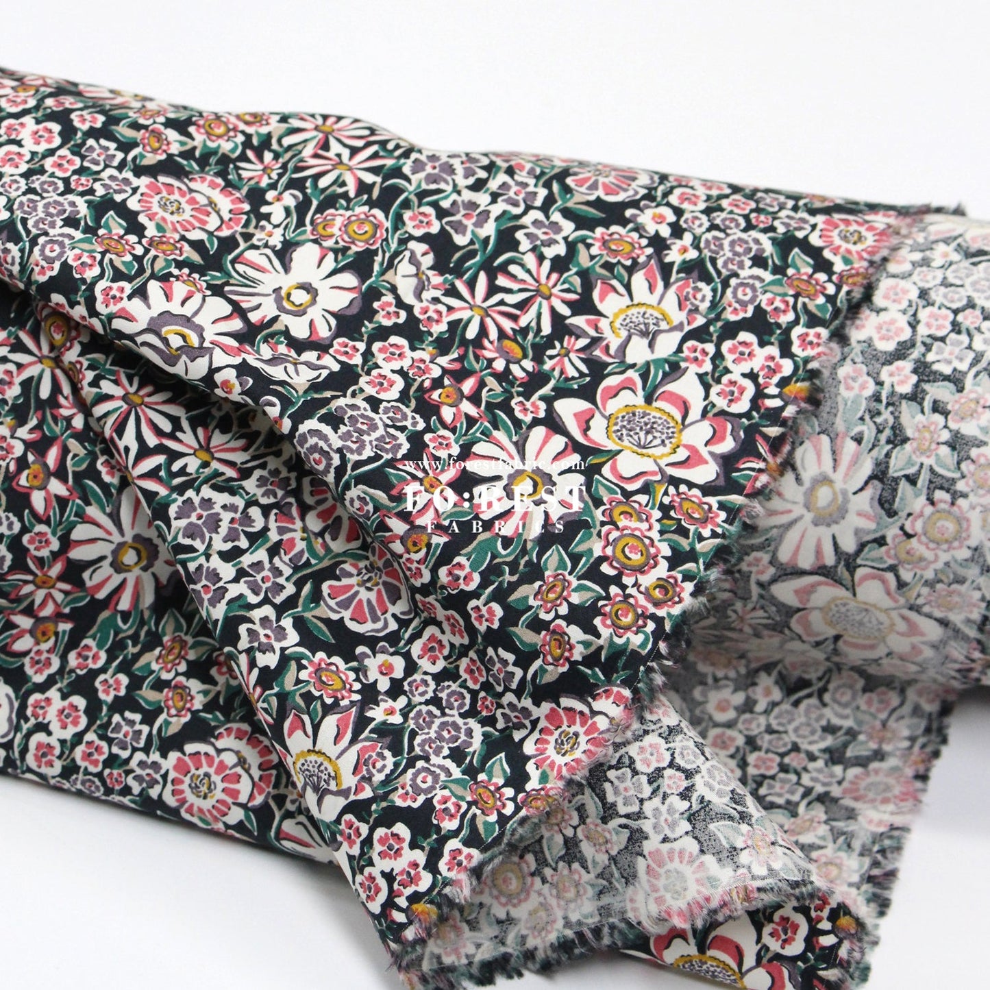 Liberty of London (Cotton Poplin Fabric) - White garden A - FO:REST Fabric 布恩堂Liberty fabrictana lawnjapanese fabricykk zipper
