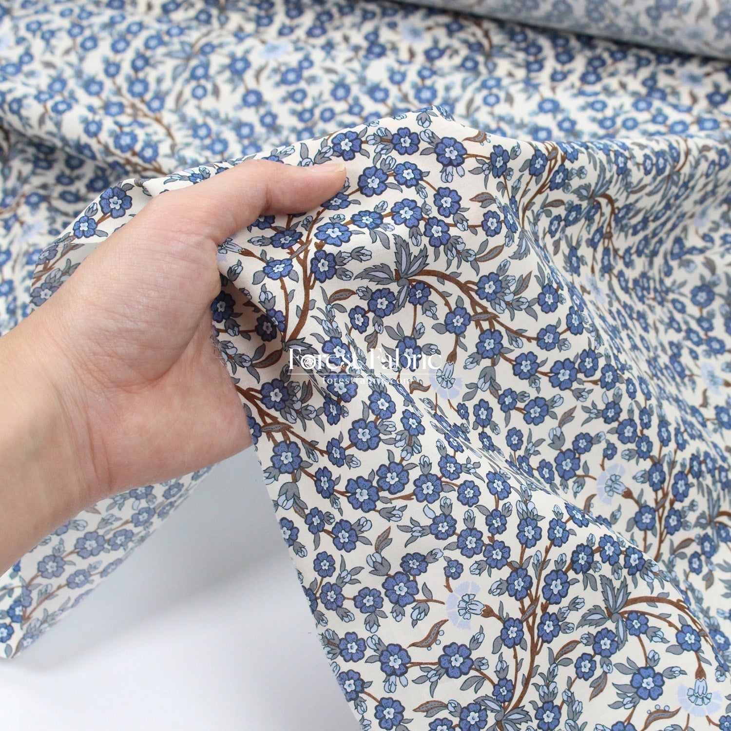 Liberty of London (Cotton Tana Lawn Fabric) - Empress - FO:REST Fabric 布恩堂Liberty fabrictana lawnjapanese fabricykk zipper