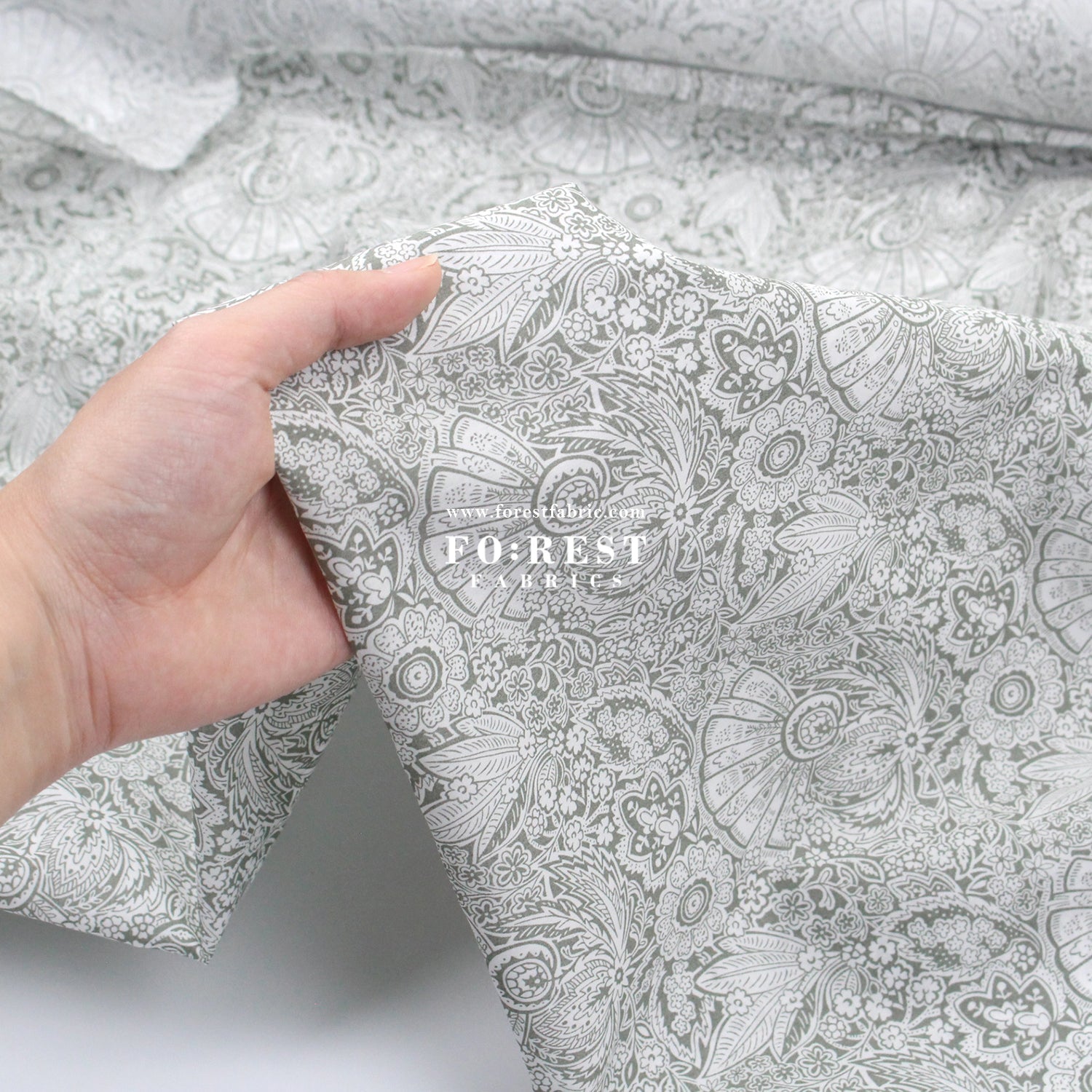 Liberty of London (Cotton Tana Lawn Fabric) - Jungle of Dreams B - FO:REST Fabric 布恩堂Liberty fabrictana lawnjapanese fabricykk zipper