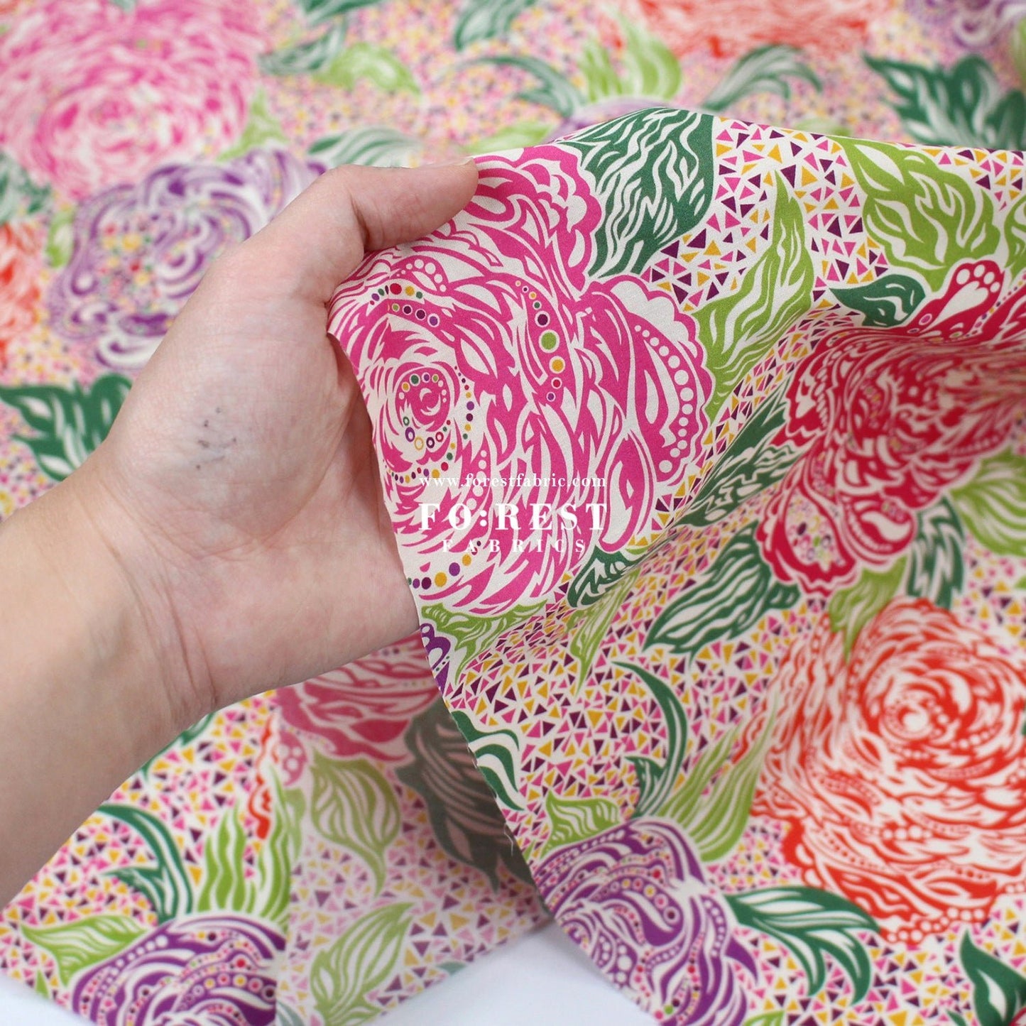 Liberty of London (Cotton Tana Lawn Fabric) - KATE ADA A - FO:REST Fabric 布恩堂Liberty fabrictana lawnjapanese fabricykk zipper