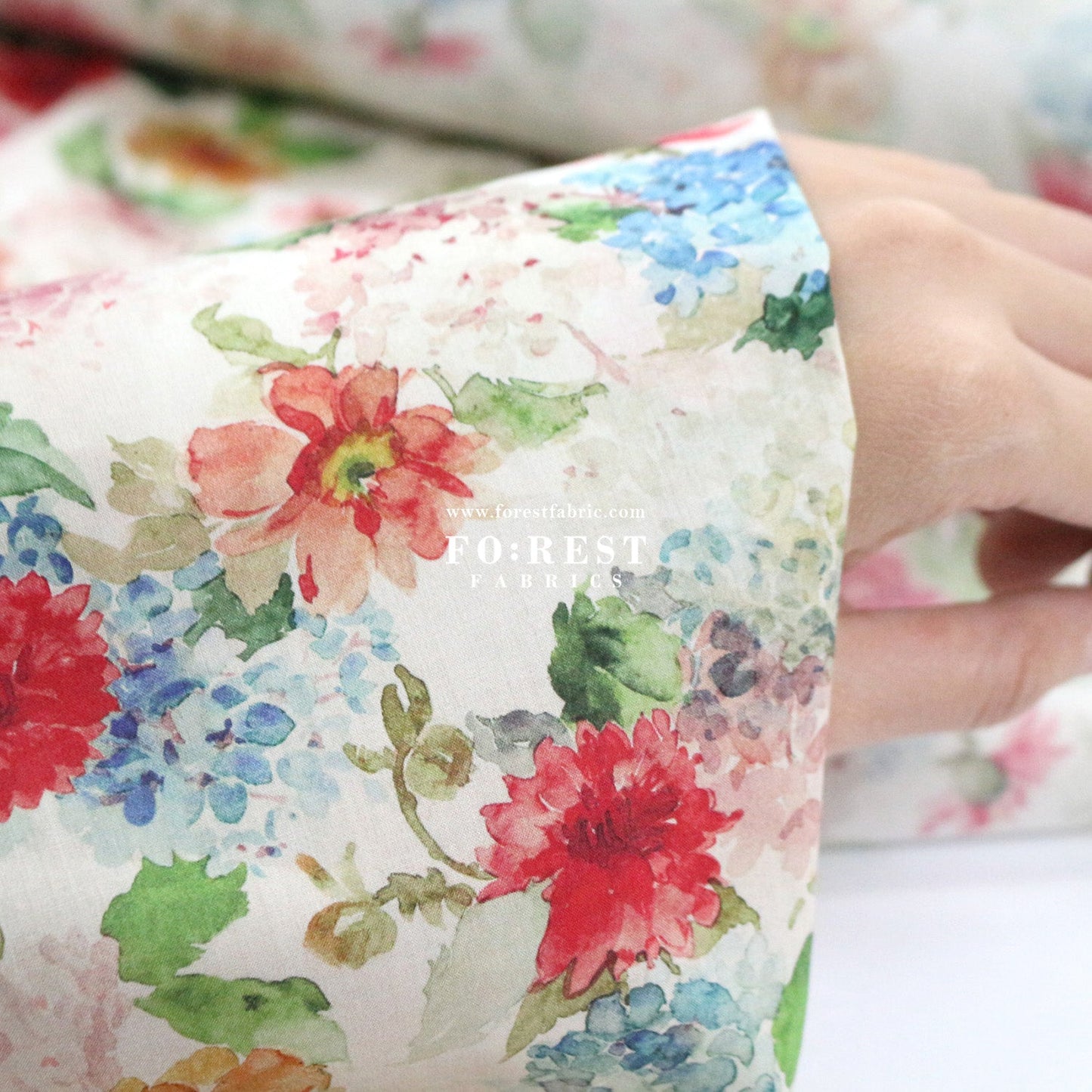 Liberty of London (Cotton Tana Lawn Fabric) - Sissinghurst - FO:REST Fabric 布恩堂Liberty fabrictana lawnjapanese fabricykk zipper