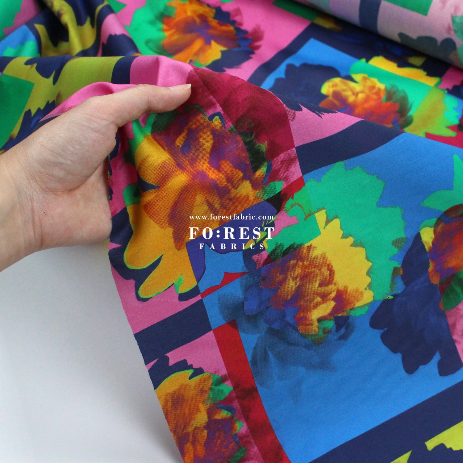 Liberty of London (Cotton Tana Lawn Fabric) - Uncle e A - FO:REST Fabric 布恩堂Liberty fabrictana lawnjapanese fabricykk zipper