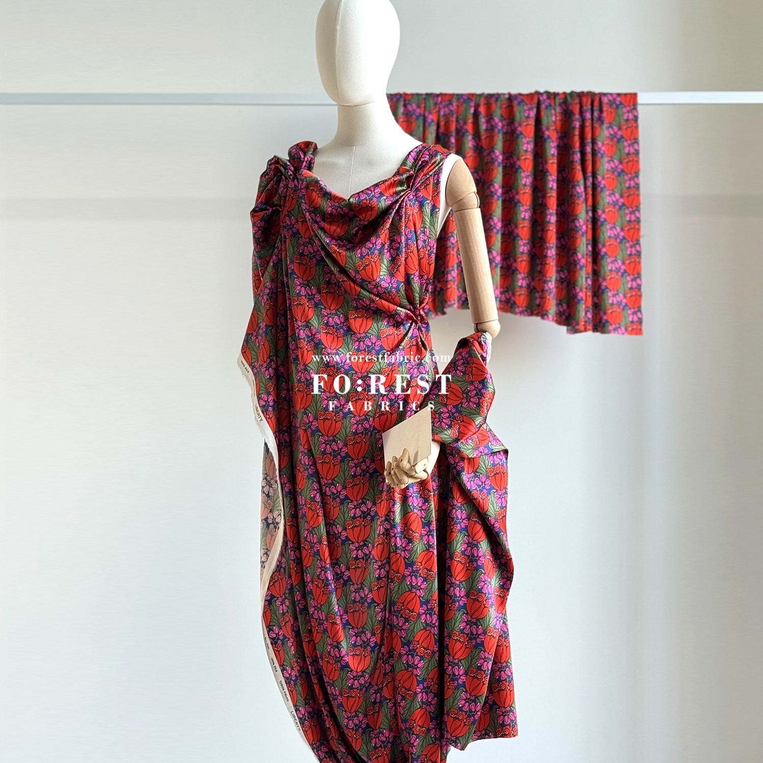 Liberty of London (Silk Satin fabric) - Tudor Fields - FO:REST Fabric 布恩堂Liberty fabrictana lawnjapanese fabricykk zipper