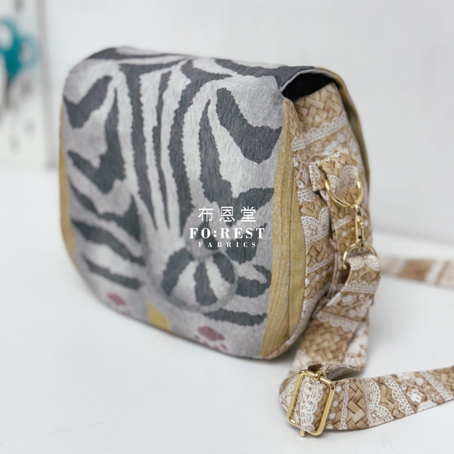 Paper Pattern saddle bag - FO:REST Fabric 布恩堂Liberty fabrictana lawnjapanese fabricykk zipper