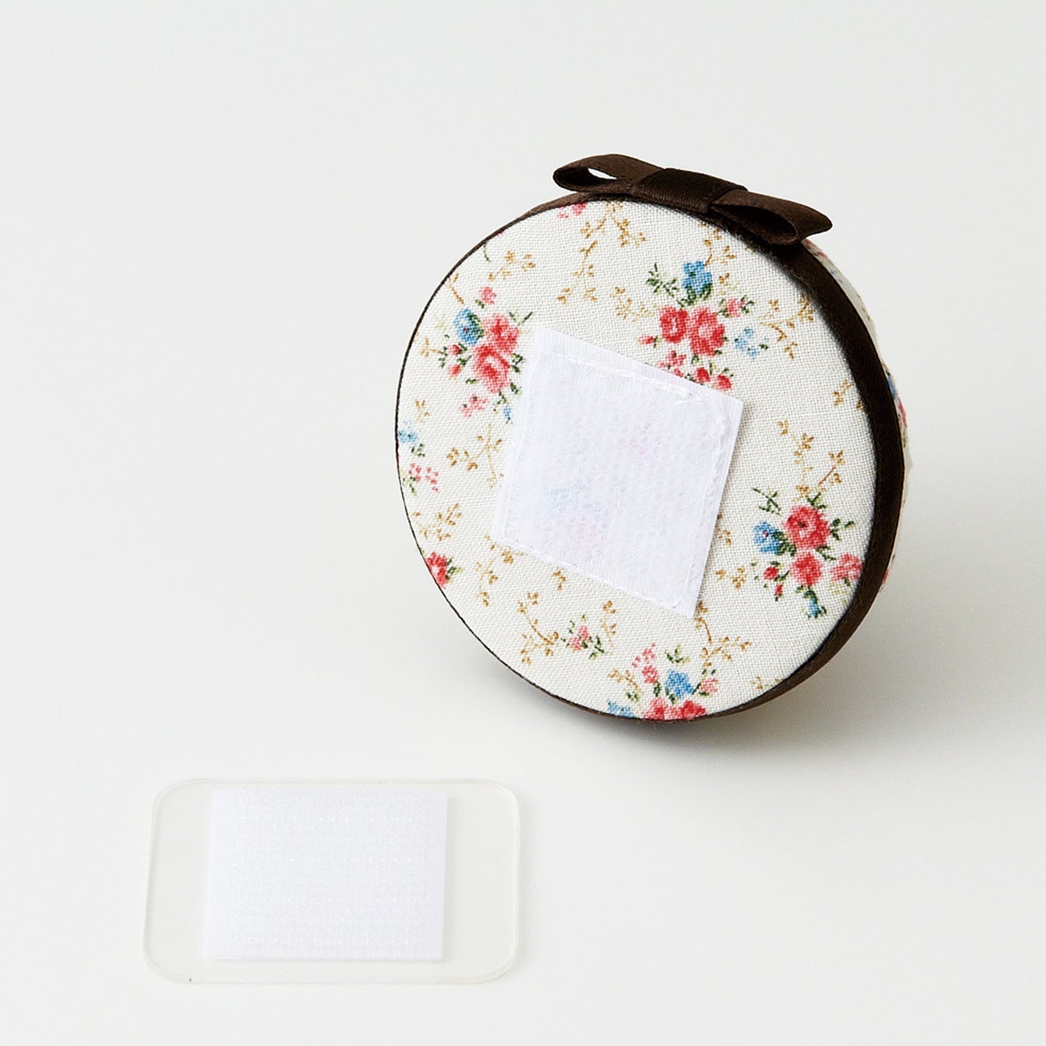 Clover Anywhere Pin Cushion 粘貼大頭針墊 - FO:REST Fabric 布恩堂Liberty fabrictana lawnjapanese fabricykk zipper
