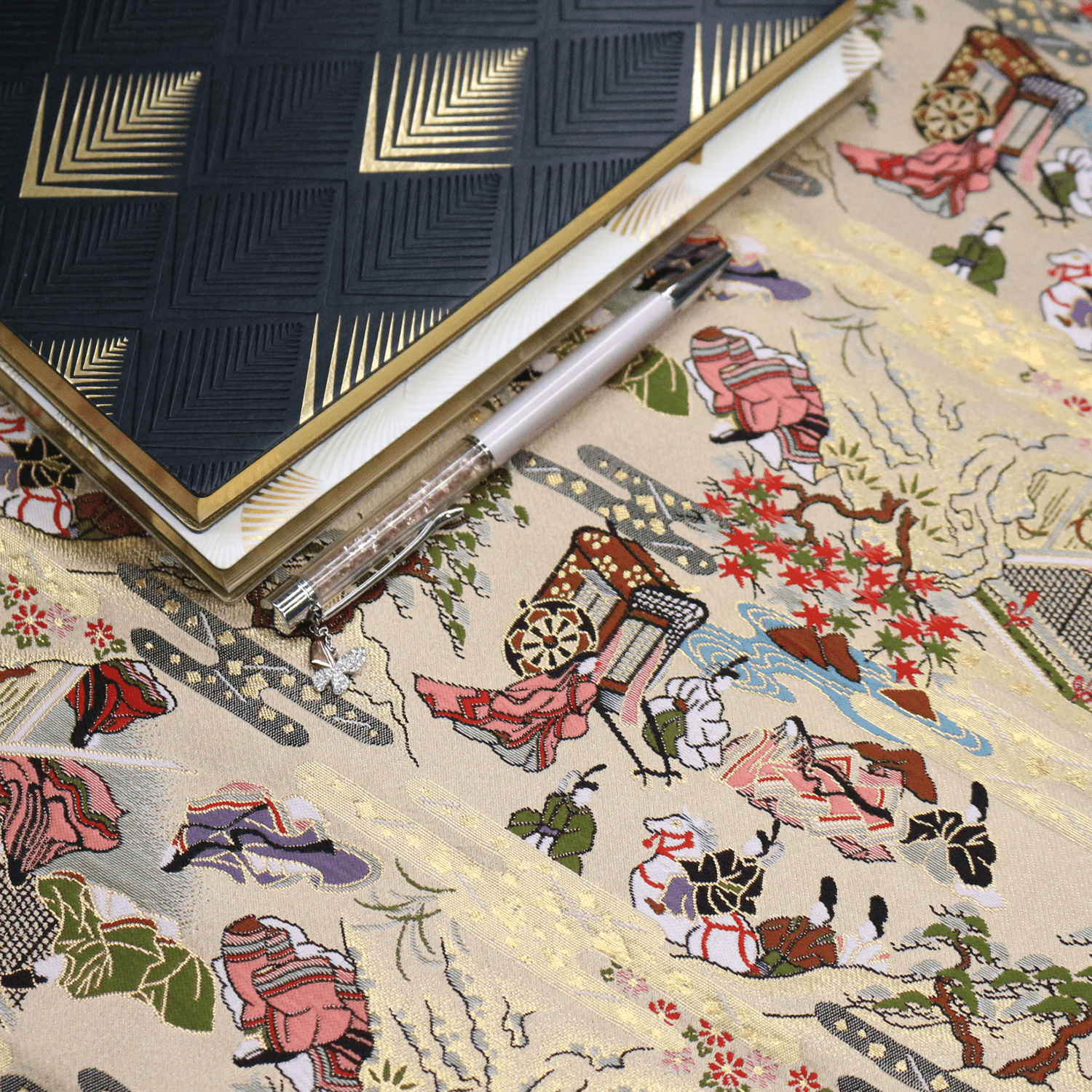 Gold Brocade - 源氏物語 fabric 6 - FO:REST Fabric 布恩堂Liberty fabrictana lawnjapanese fabricykk zipper