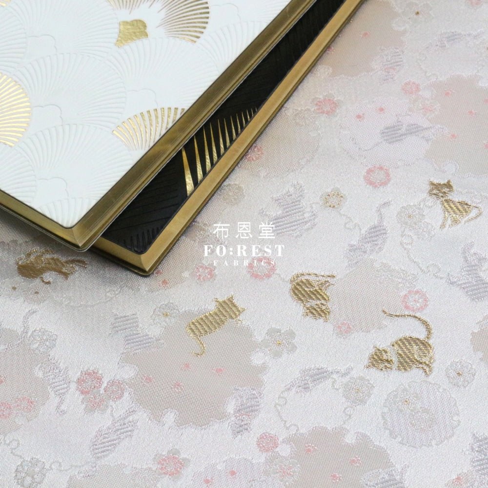 Gold Brocade - Snow Cats fabric Pearl - FO:REST Fabric 布恩堂Liberty fabrictana lawnjapanese fabricykk zipper