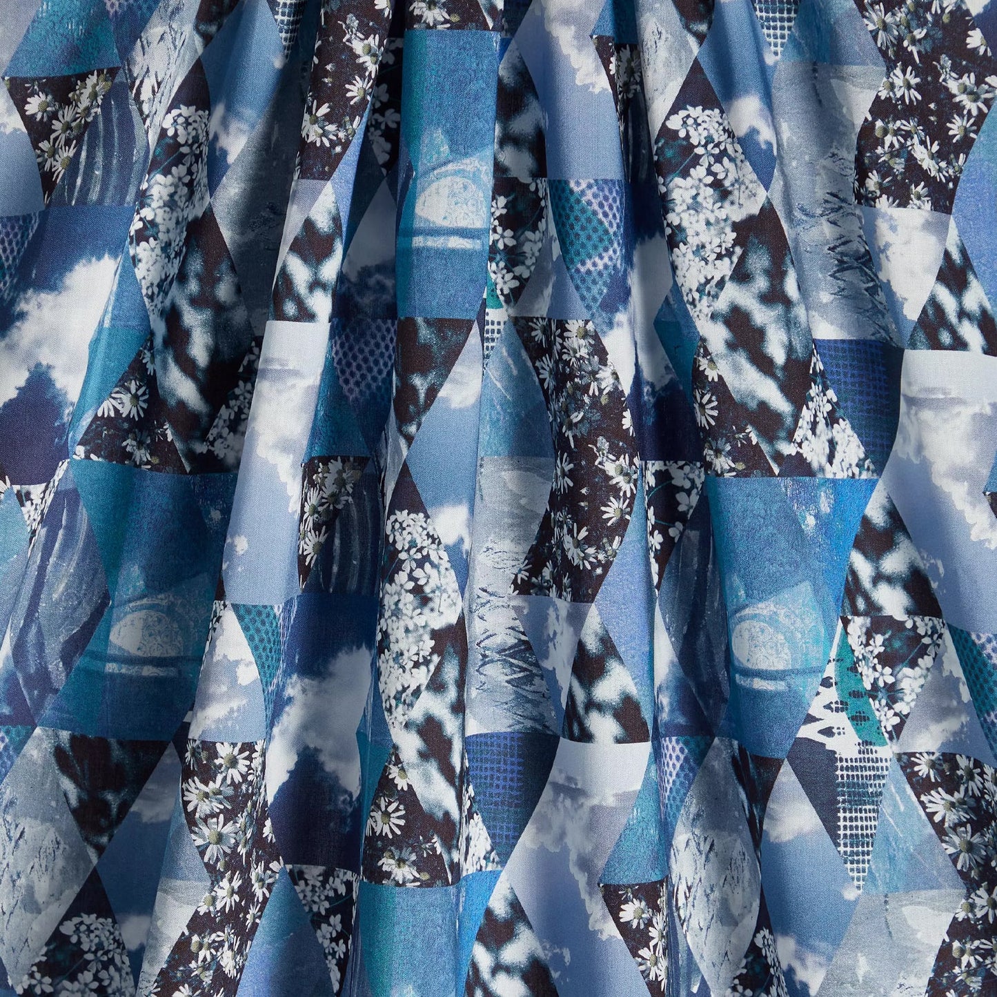 Liberty of London (Cotton Tana Lawn Fabric) - stroll - FO:REST Fabric 布恩堂Liberty fabrictana lawnjapanese fabricykk zipper