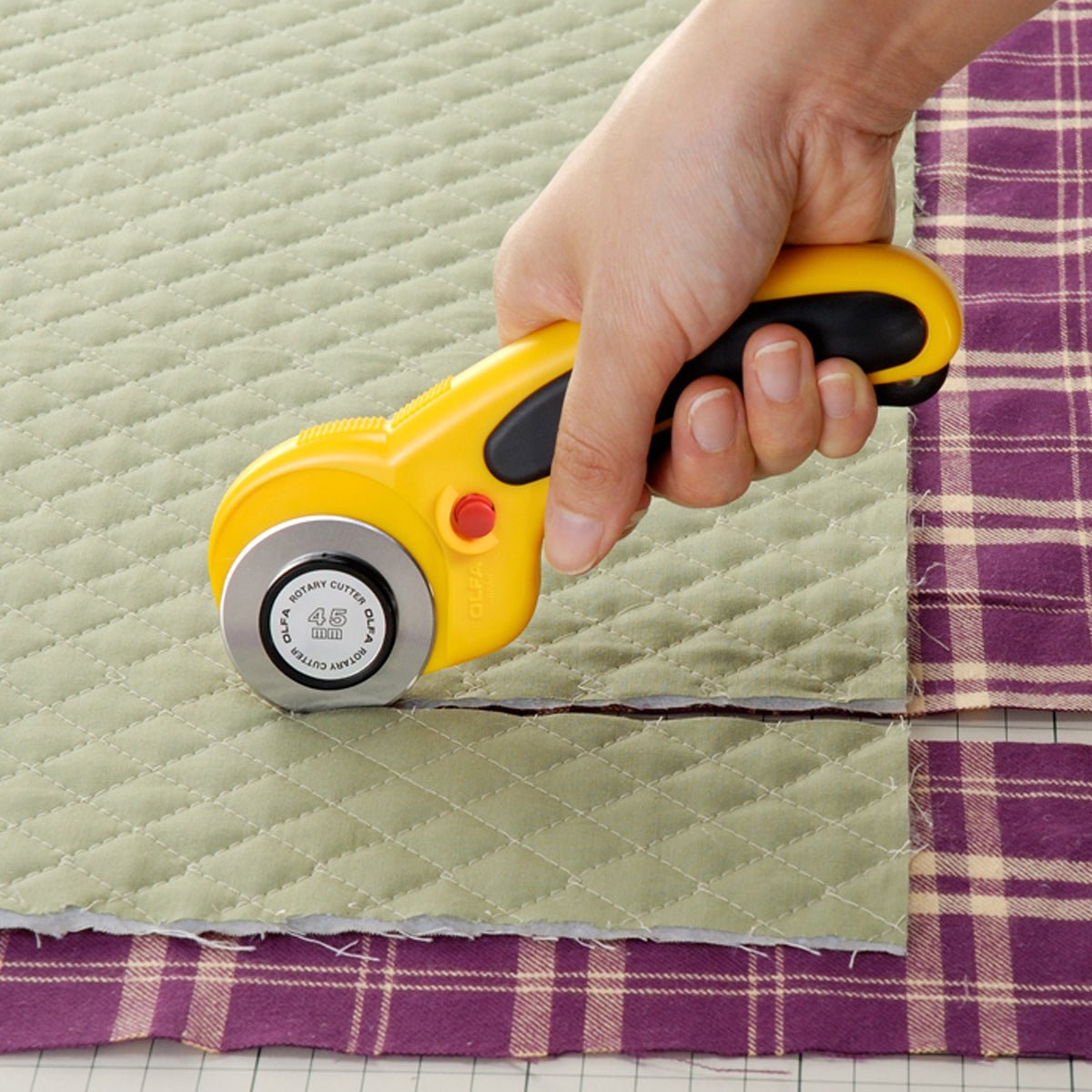 OLFA 45mm L Rotary Cutter 裁布滾刀 - FO:REST Fabric 布恩堂Liberty fabrictana lawnjapanese fabricykk zipper