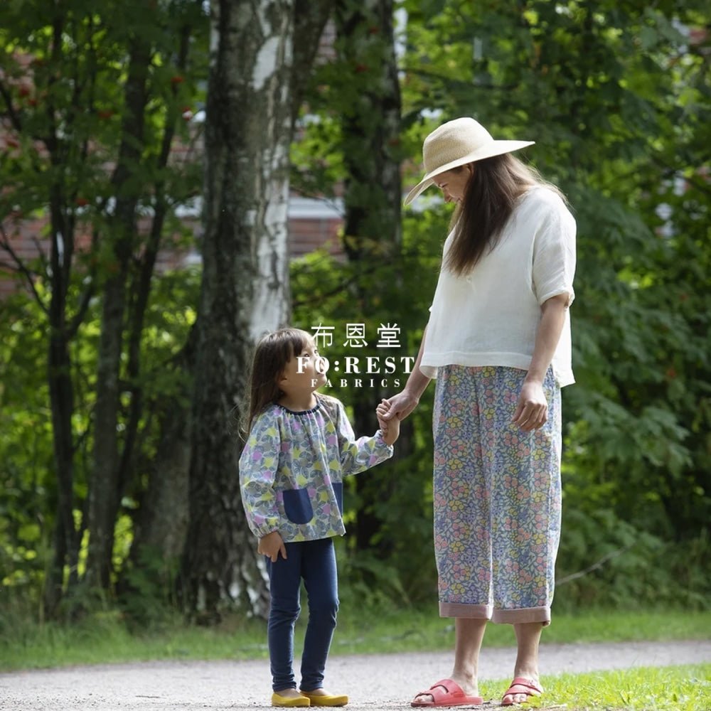 Organic cotton - PIKKU SAARI Iloinen Fabric Khaki - FO:REST Fabric 布恩堂Liberty fabrictana lawnjapanese fabricykk zipper
