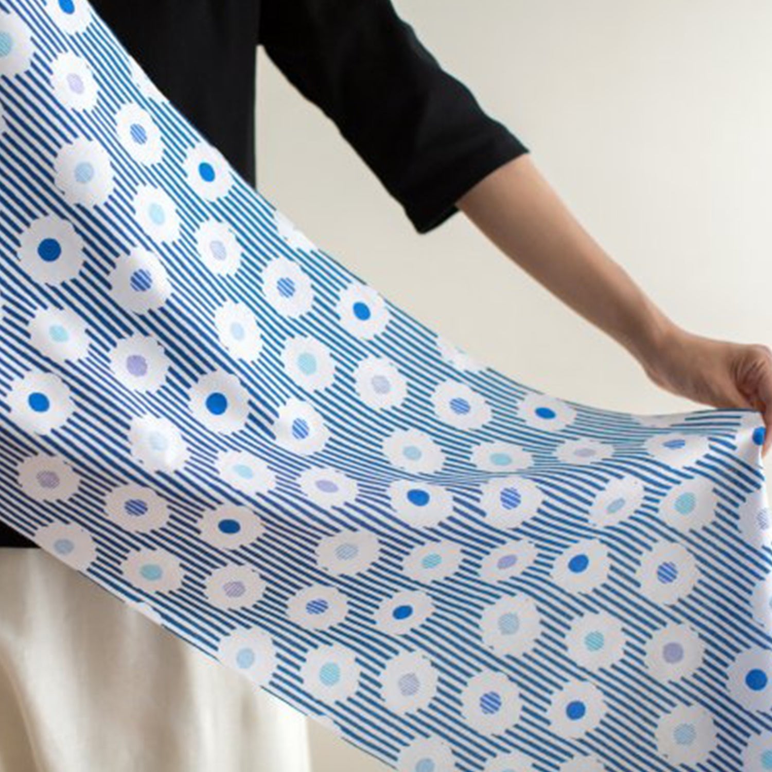 SOU SOU - 伊勢木綿 - 白菊 White Chrysanthemum (member) - FO:REST Fabric 布恩堂Liberty fabrictana lawnjapanese fabricykk zipper